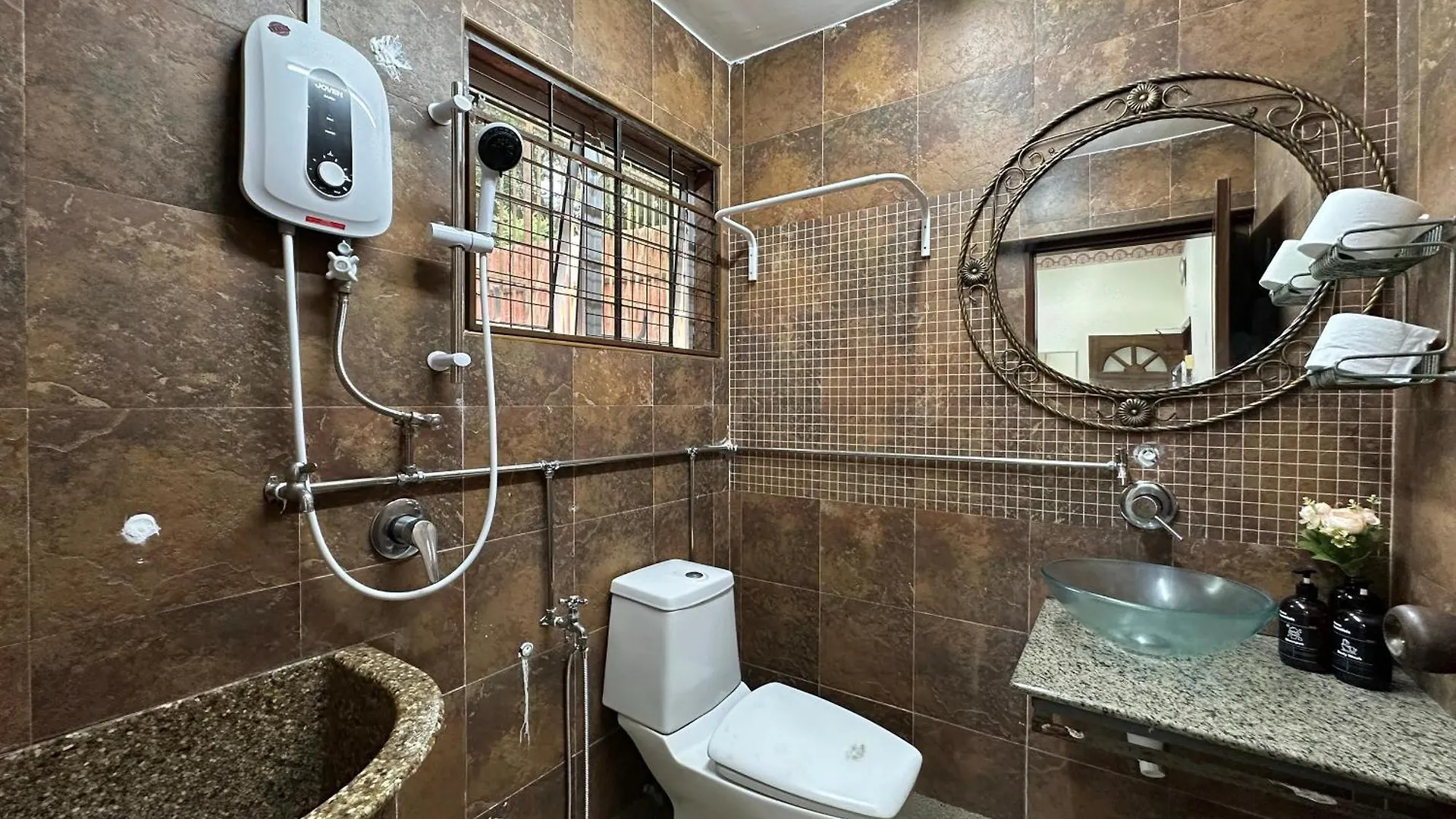 Spacious Air Terjun Semi-D 7Br 21Pax جورج تاون