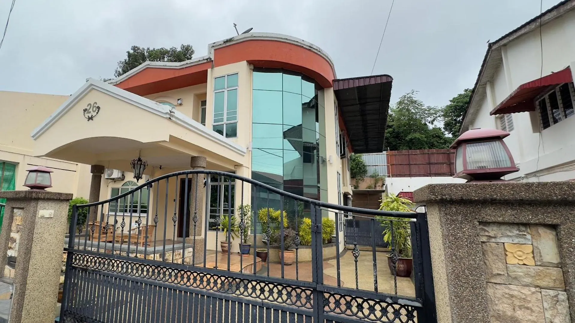 Spacious Air Terjun Semi-D 7Br 21Pax جورج تاون