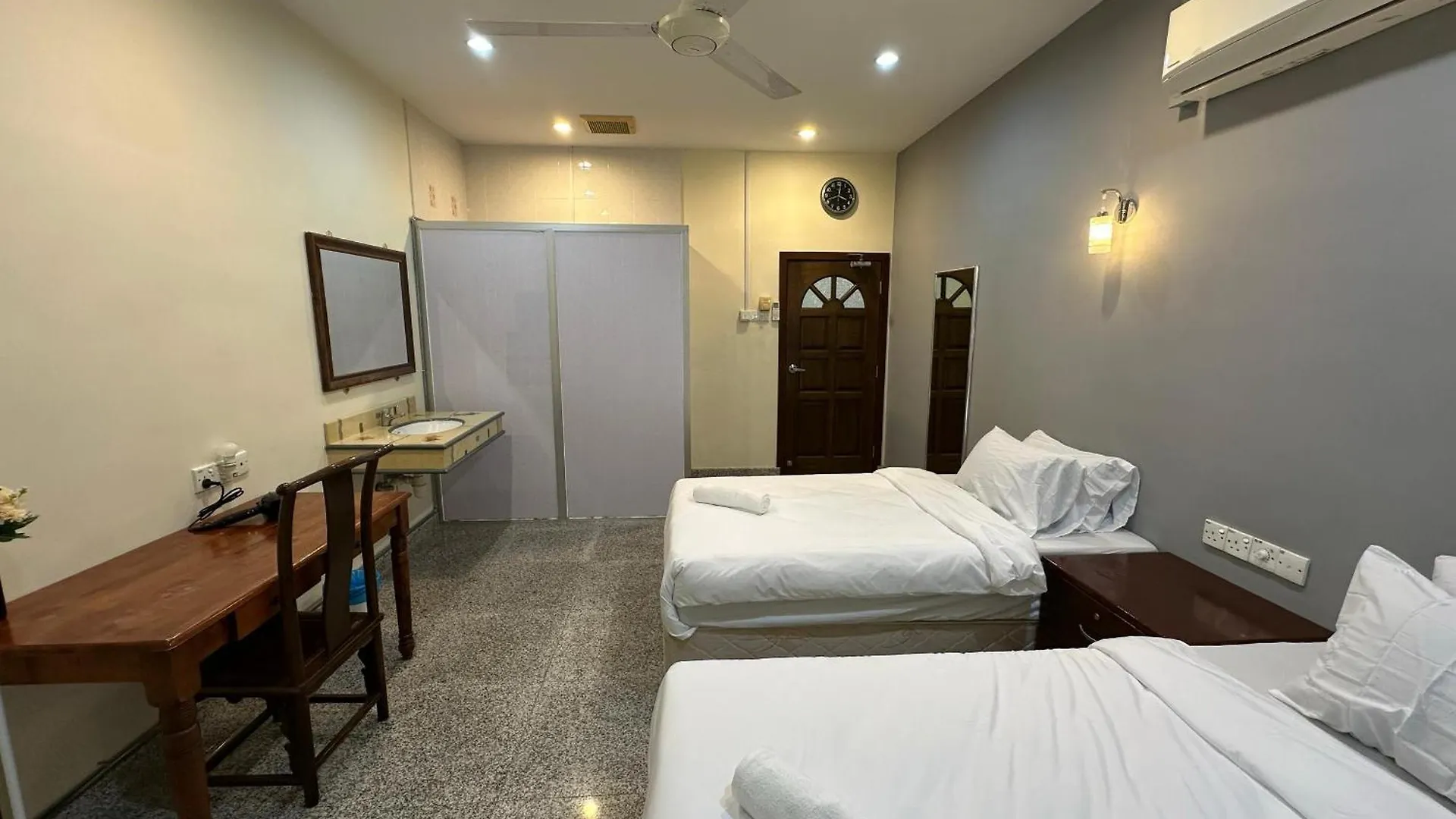 Spacious Air Terjun Semi-D 7Br 21Pax جورج تاون