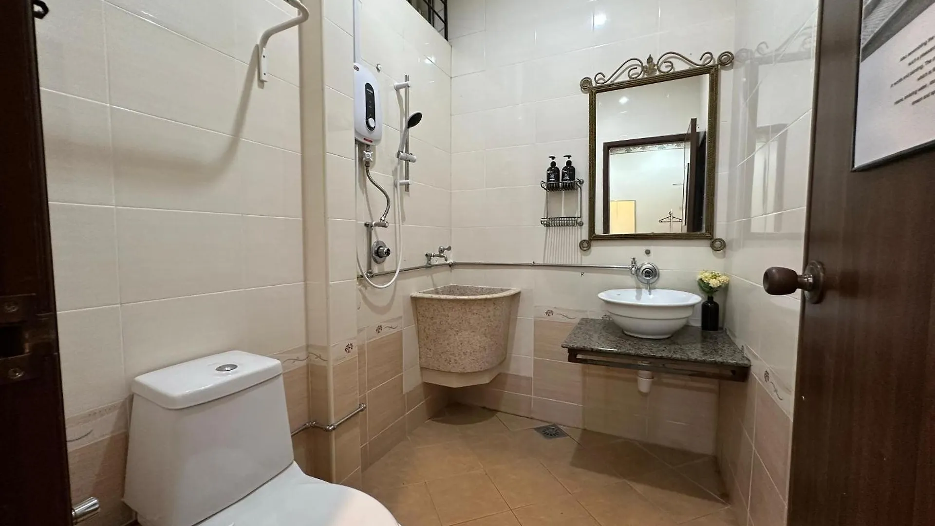 Spacious Air Terjun Semi-D 7Br 21Pax جورج تاون بيت للعطل